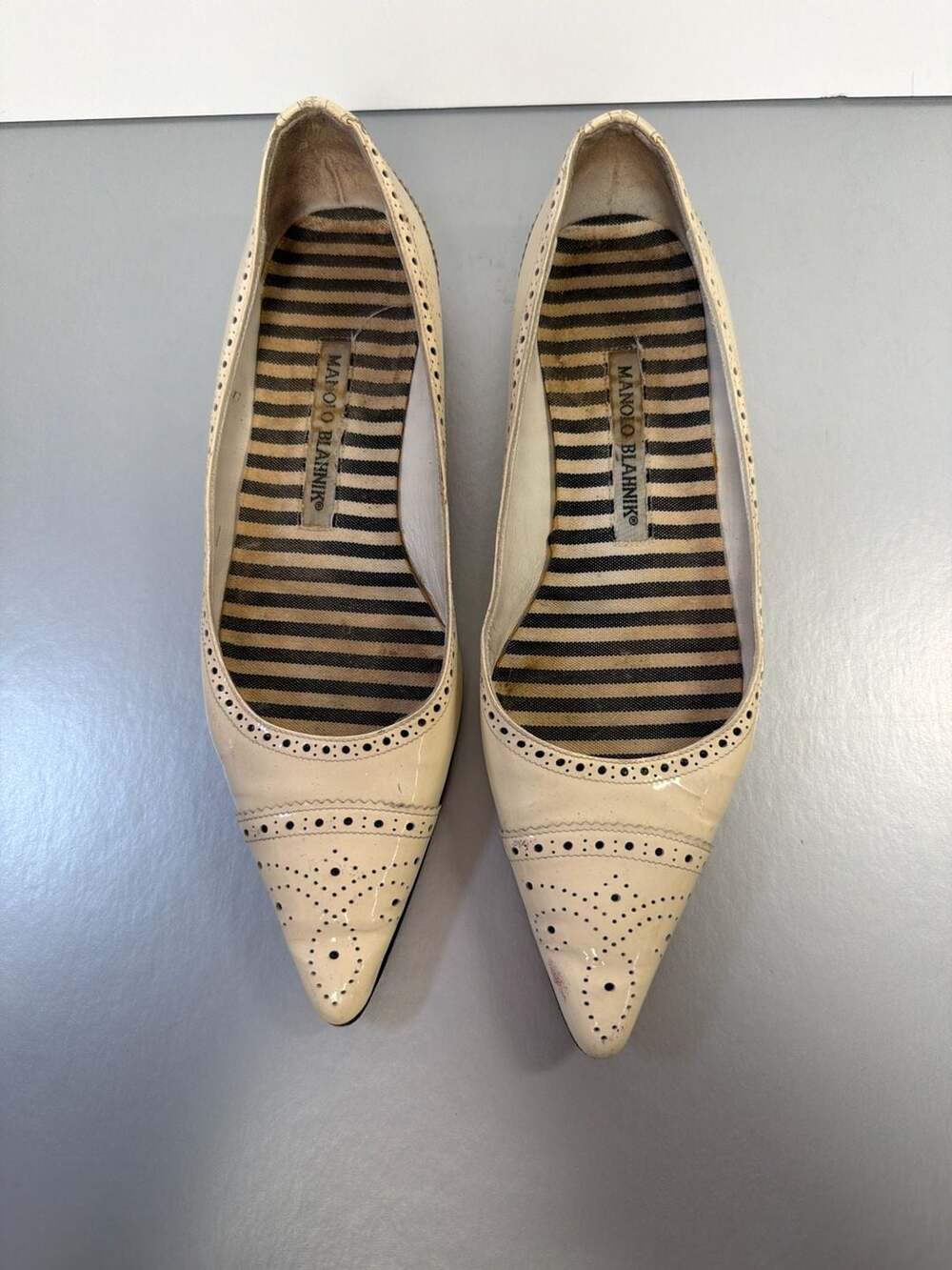 Manolo Blahnik Cream Patent Leather Brogue Pointed Toe Flats Sz 36